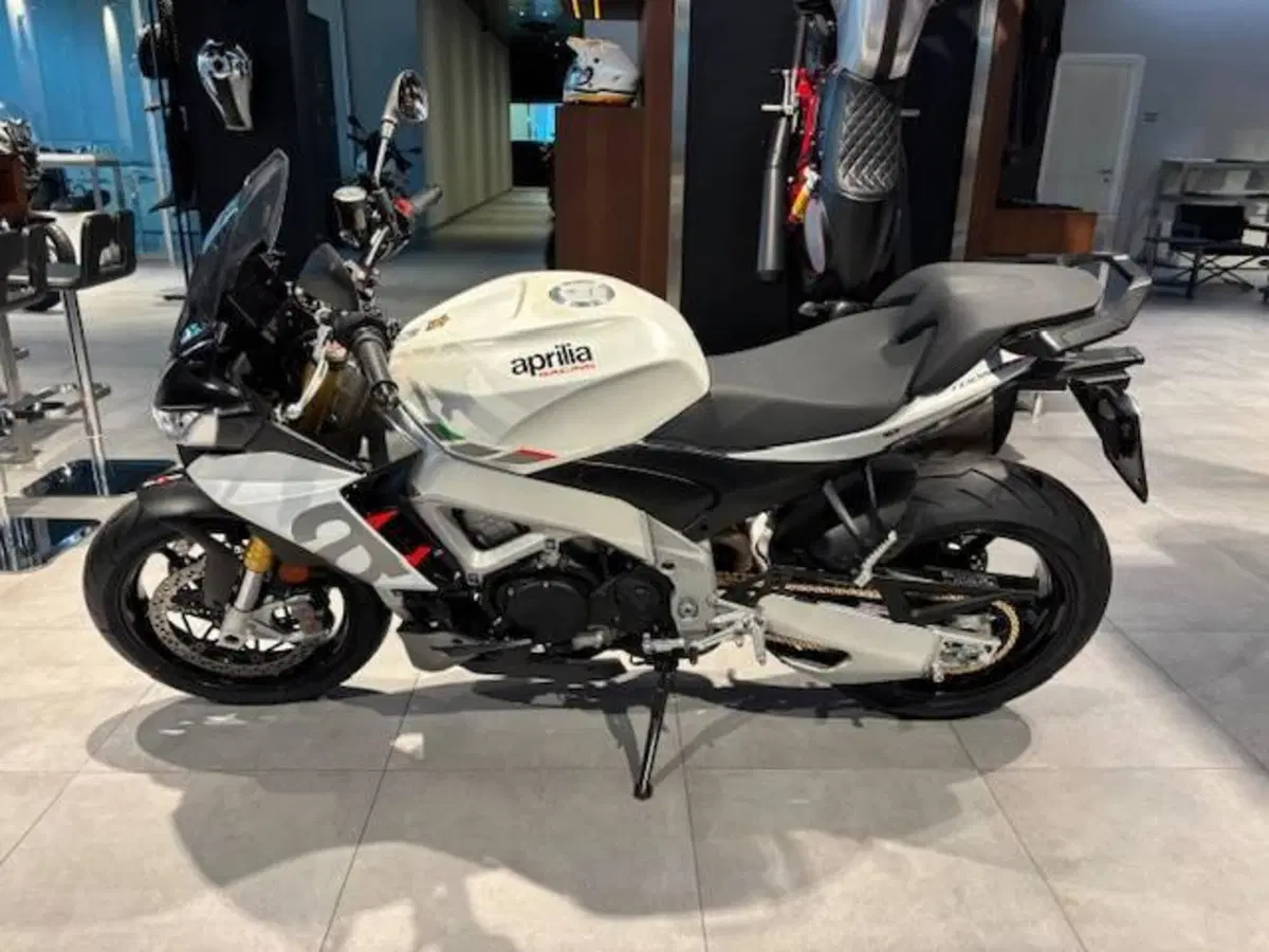 Aprilia Tuono V4 (2021 - 24) (2)