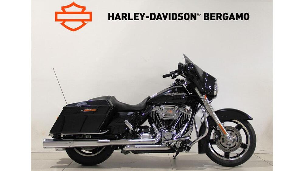 Harley-Davidson 1690 Street Glide (2011 - 13) - FLHX