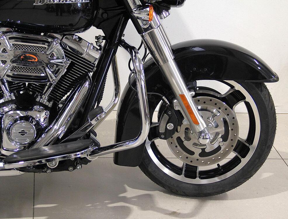 Harley-Davidson 1690 Street Glide (2011 - 13) - FLHX (2)