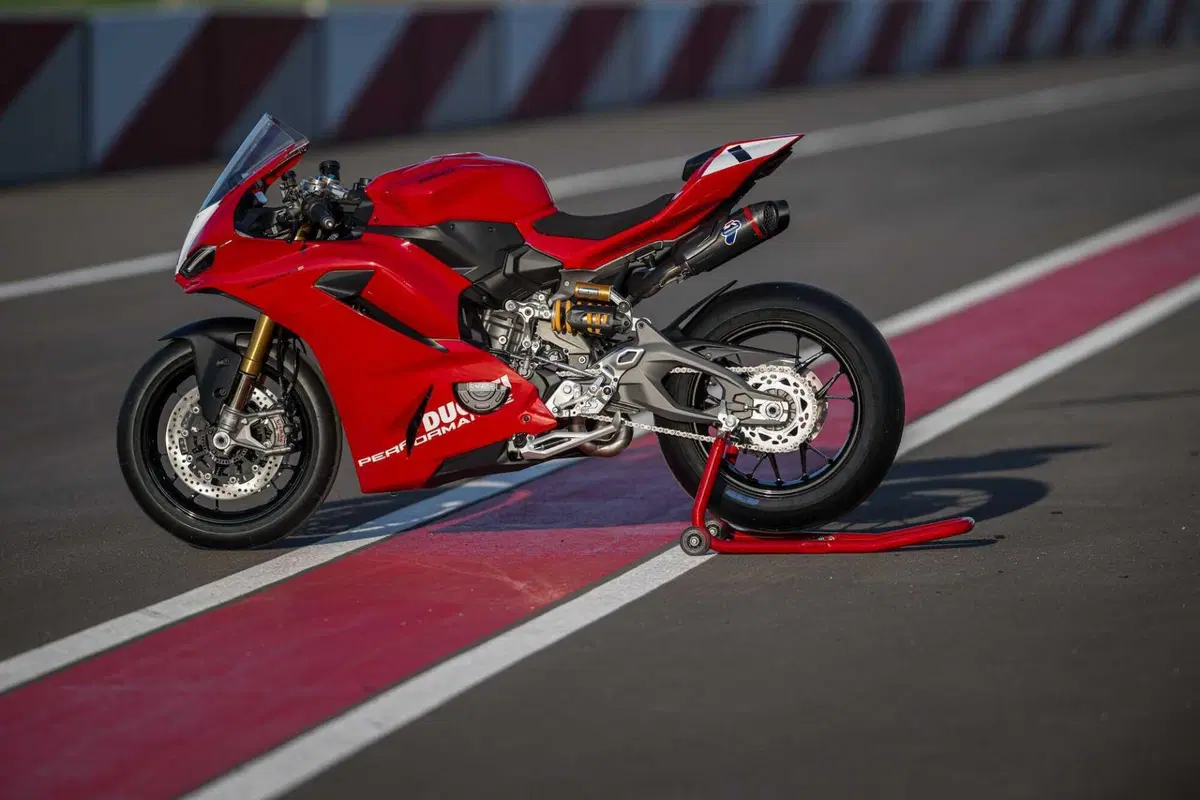Ducati Panigale V2: meno peso .. meno impegno (11)