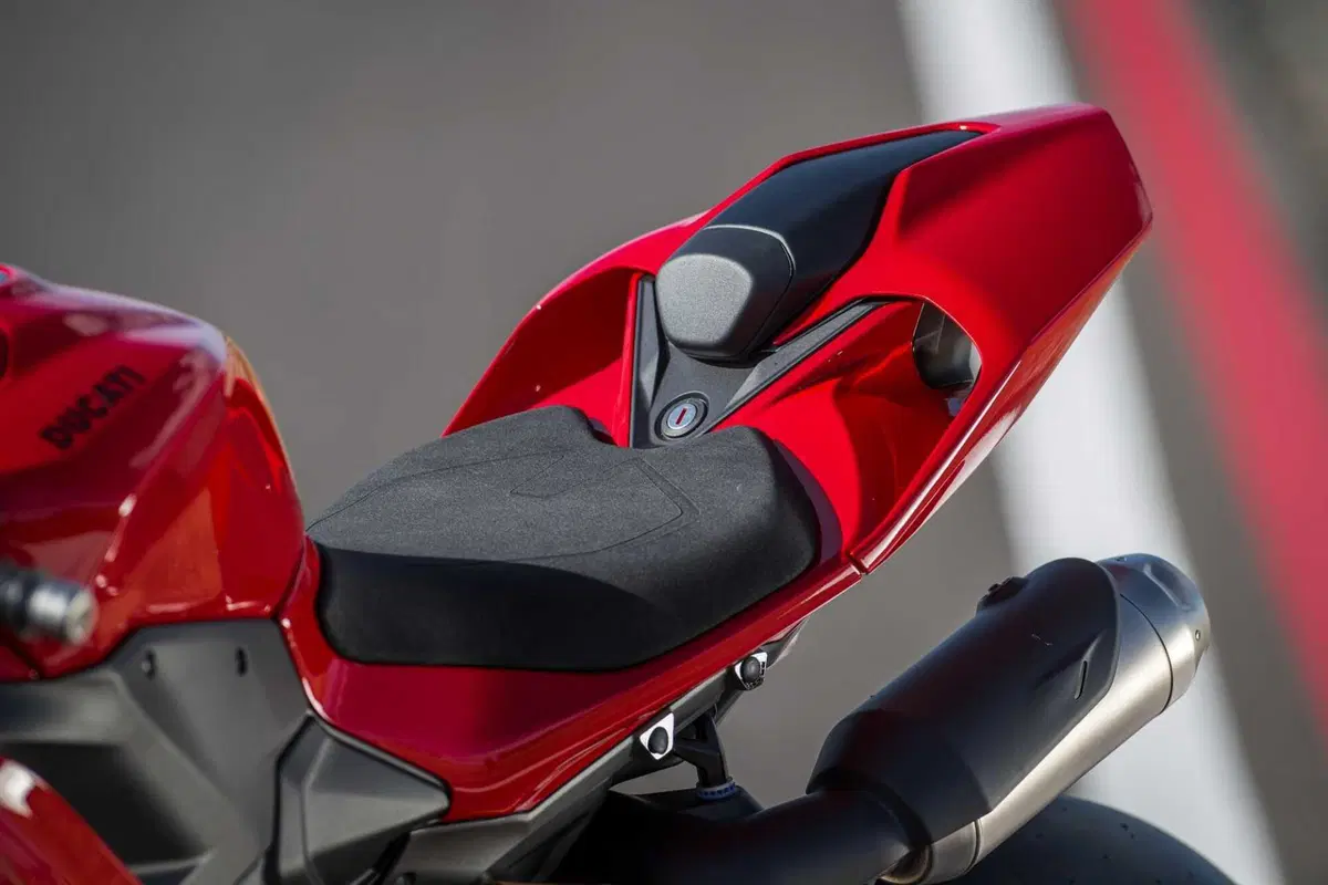 Ducati Panigale V2: meno peso .. meno impegno (17)