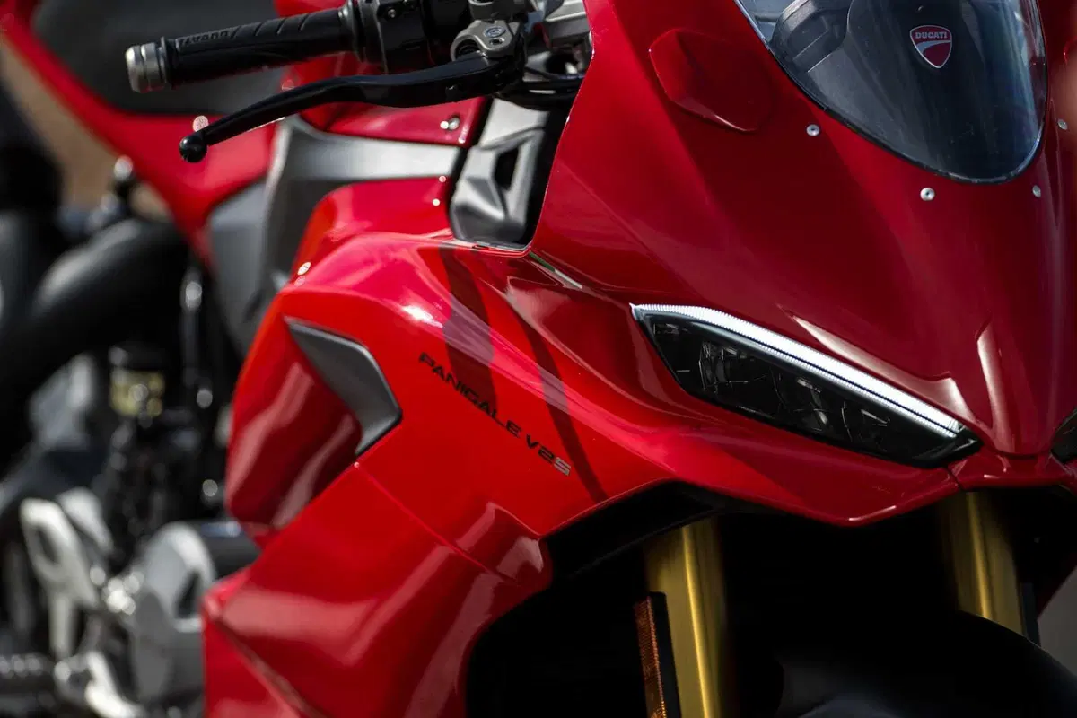 Ducati Panigale V2: meno peso .. meno impegno (19)
