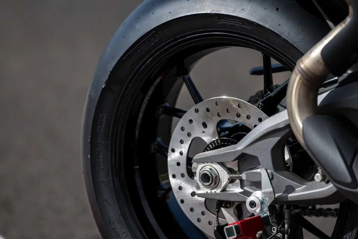Ducati Panigale V2: meno peso .. meno impegno (21)