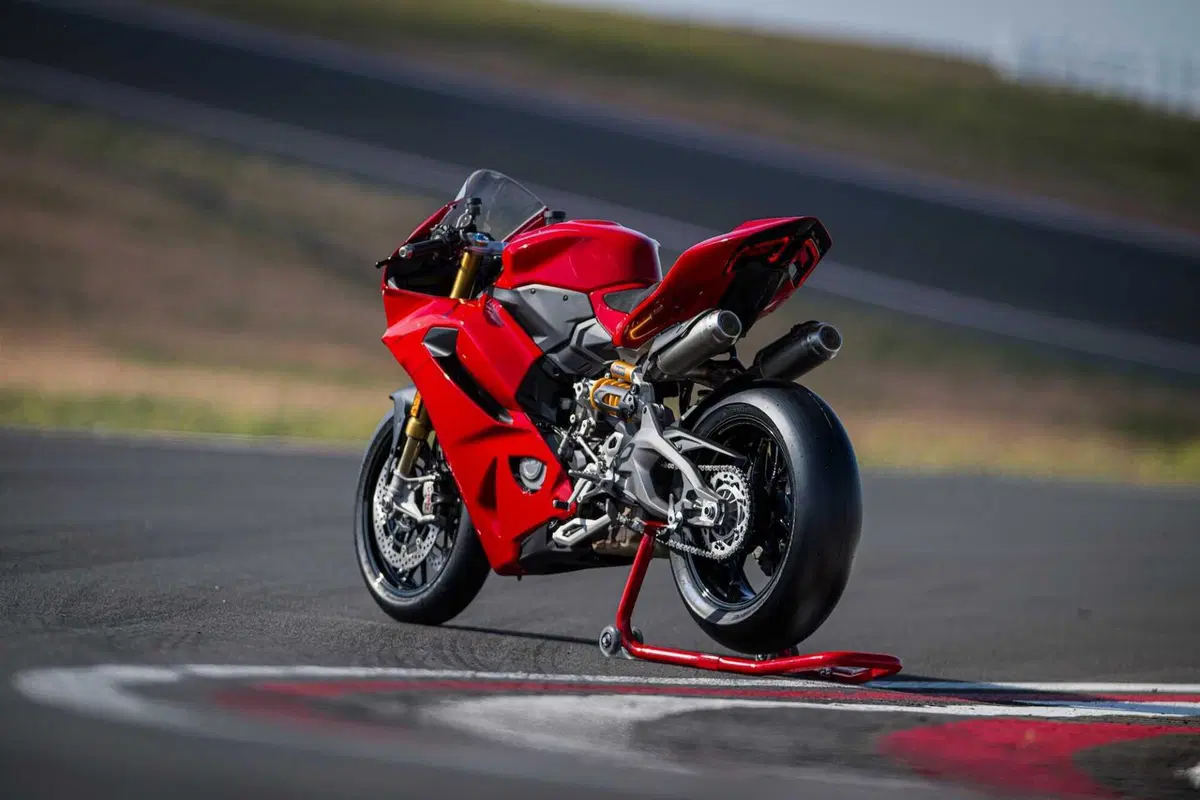 Ducati Panigale V2: meno peso .. meno impegno (26)