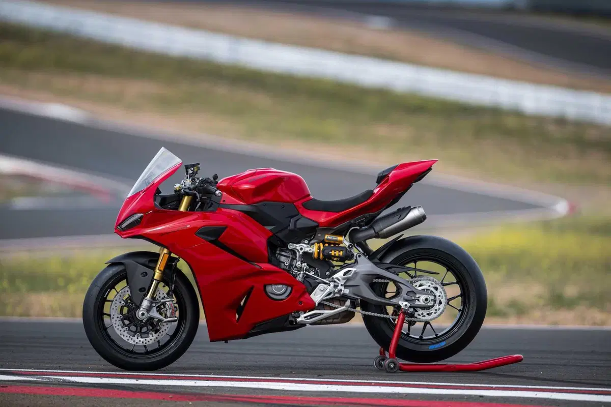 Ducati Panigale V2: meno peso .. meno impegno (27)