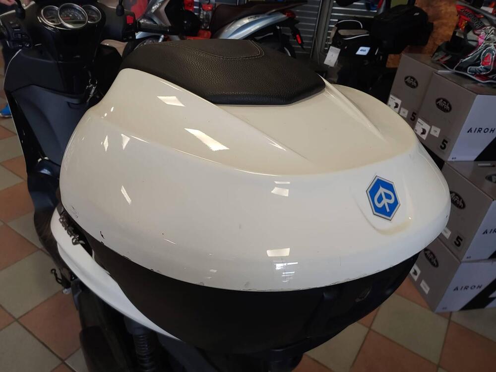 Piaggio Beverly 300 S i.e. (2015 - 16) (4)