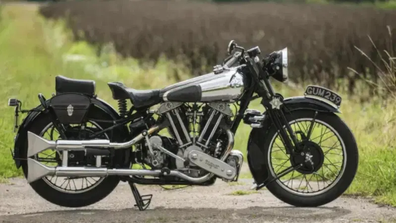 Una leggendaria Brough Superior SS100 protagonista al Classic Bike Show