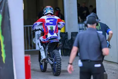 Eli Tomac "sotto i ferri". La frattura al perone sinistro verr&agrave; ridotta con un'operazione