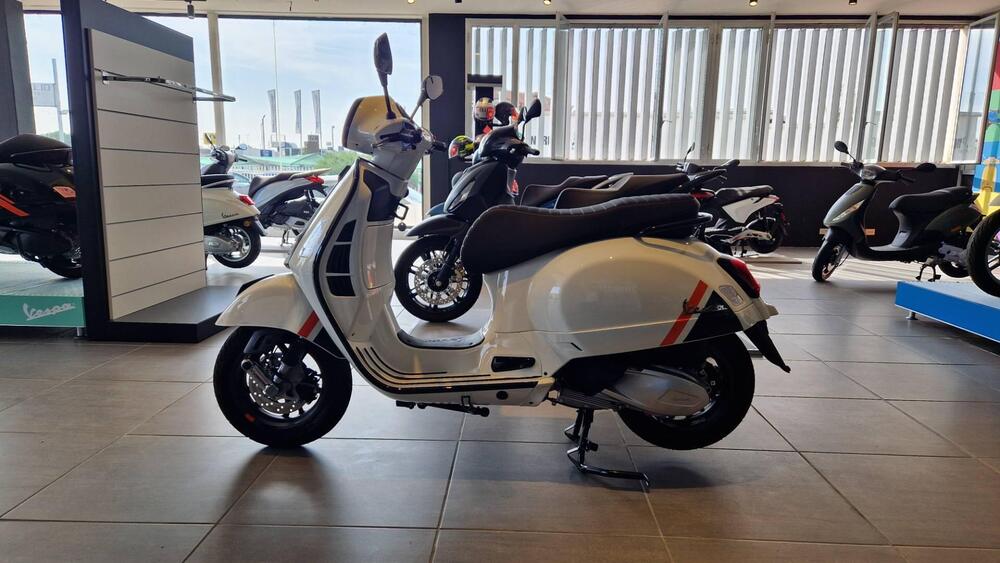 Vespa GTS 125 Super Sport (2025) (3)