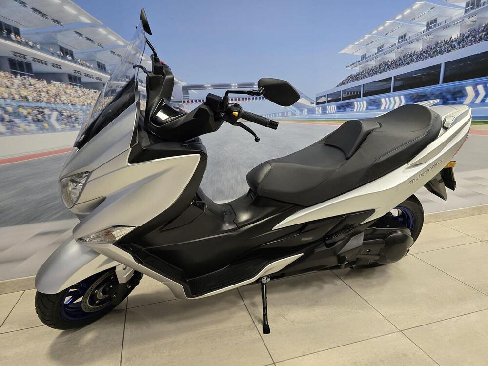 Suzuki Burgman 400 (2022 - 25) (4)