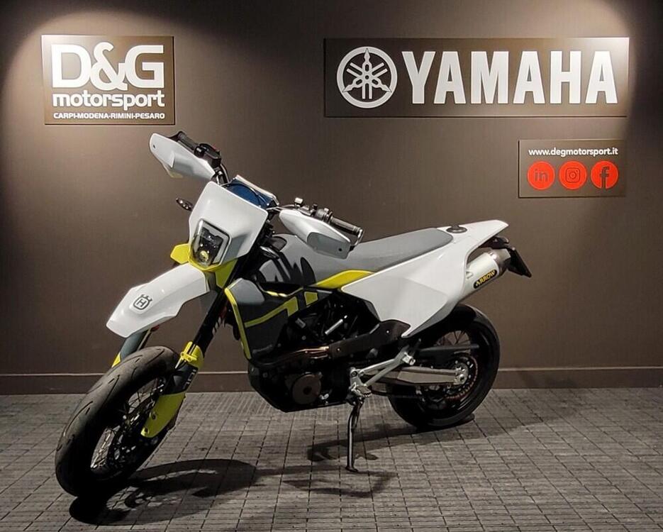 Husqvarna 701 Supermoto (2021) (3)