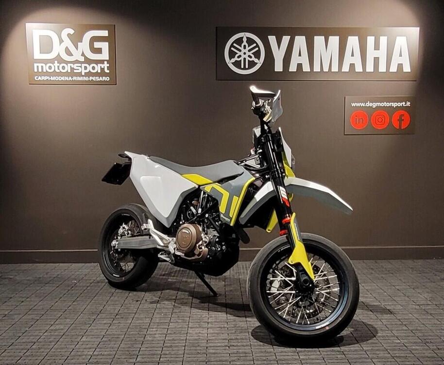 Husqvarna 701 Supermoto (2021) (4)