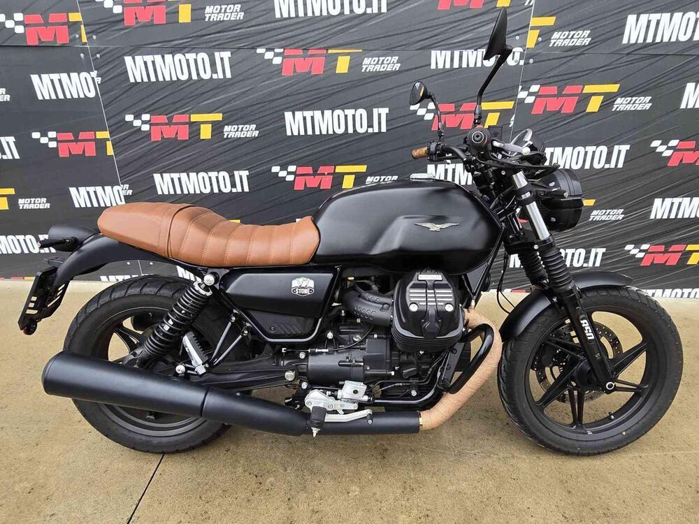 Moto Guzzi V7 Stone (2021 - 25)