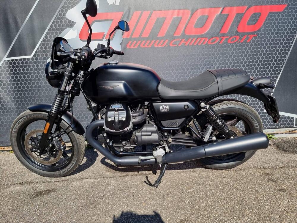 Moto Guzzi V7 Stone (2021 - 25) (2)