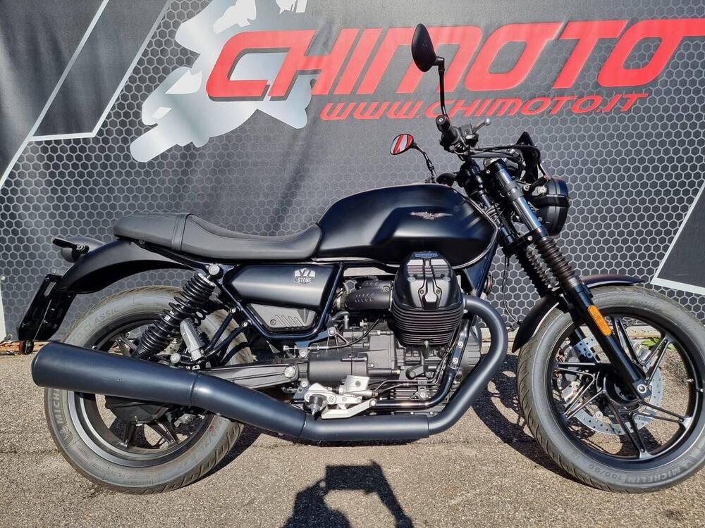 Moto Guzzi V7 Stone (2021 - 25)