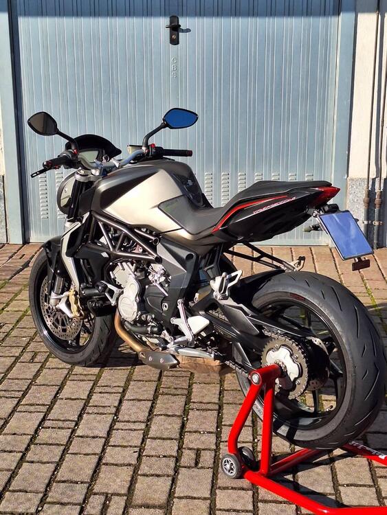 MV Agusta Brutale 675 (2011 - 15) (5)