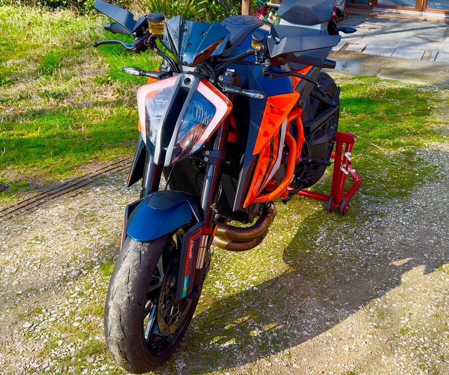 KTM 1290 Super Duke R (2021) (2)