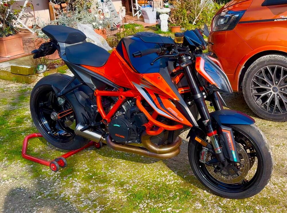 KTM 1290 Super Duke R (2021) (3)