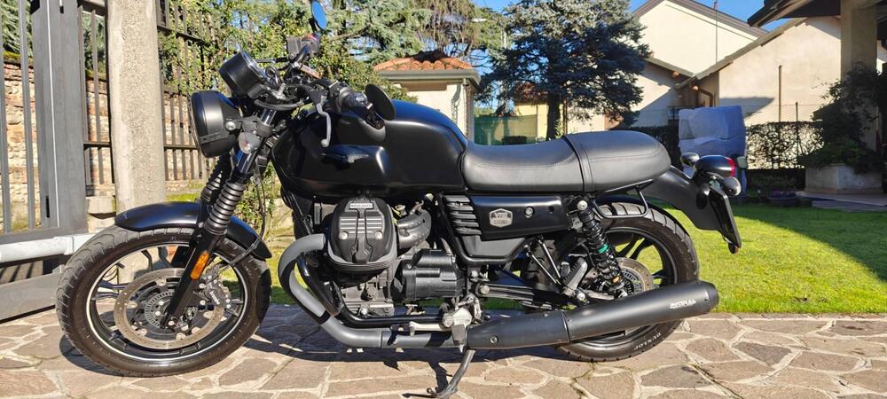 Moto Guzzi V7 III Stone (2017 - 20) (3)