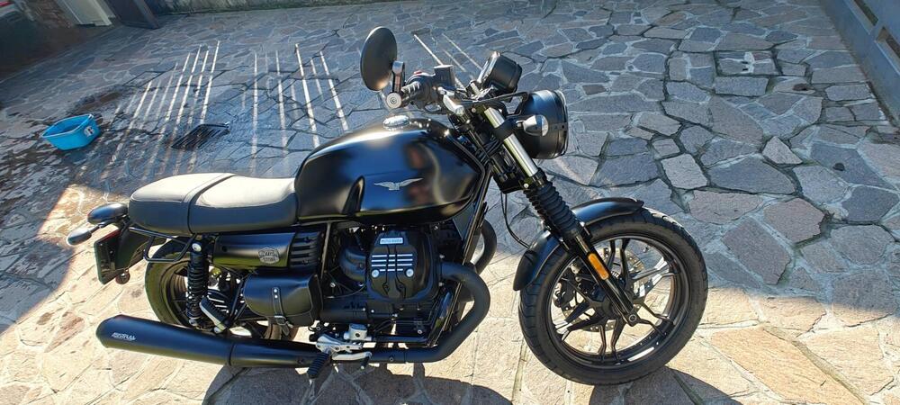 Moto Guzzi V7 III Stone (2017 - 20) (5)