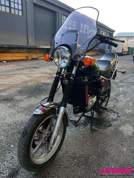 Moto Guzzi Custom 125 (3)