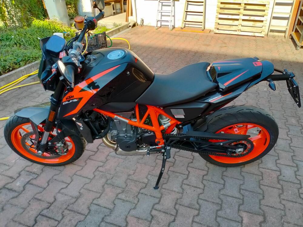 KTM 690 Duke R (2016 -17) (2)