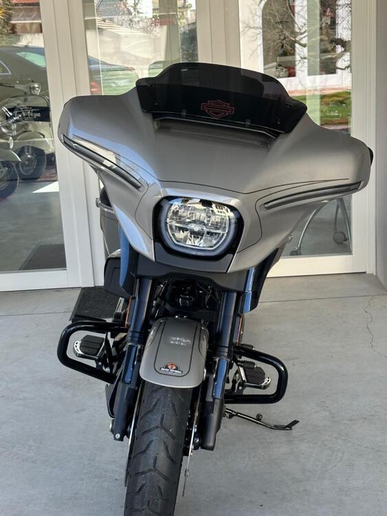 Harley-Davidson CVO Street Glide (2023) (4)