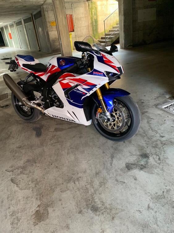 Honda CBR 1000 RR-R Fireblade SP 30th Anniversary (2022 - 23) (2)