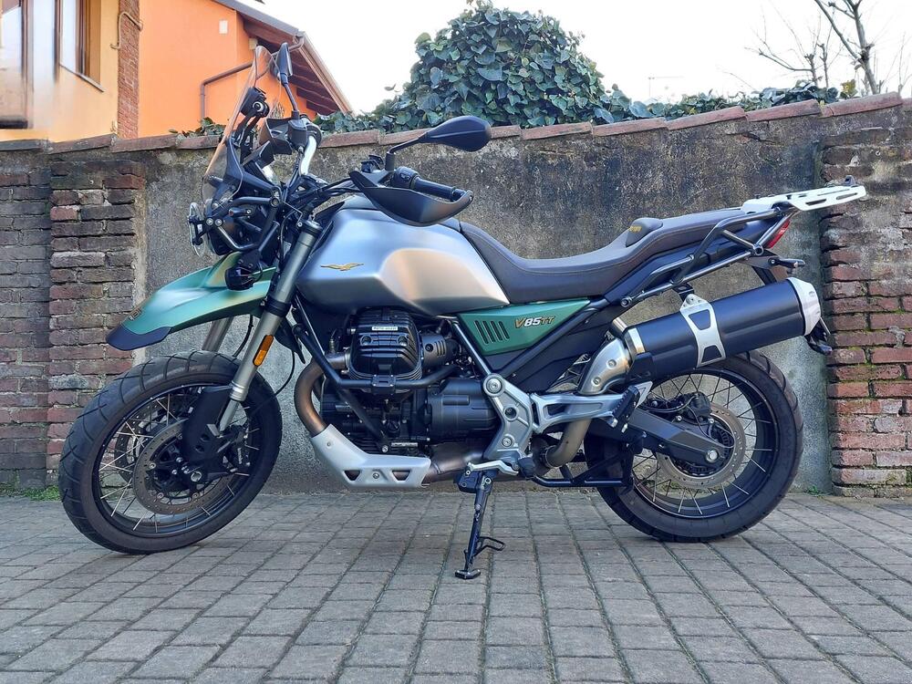 Moto Guzzi V85 TT Centenario (2021 - 22)