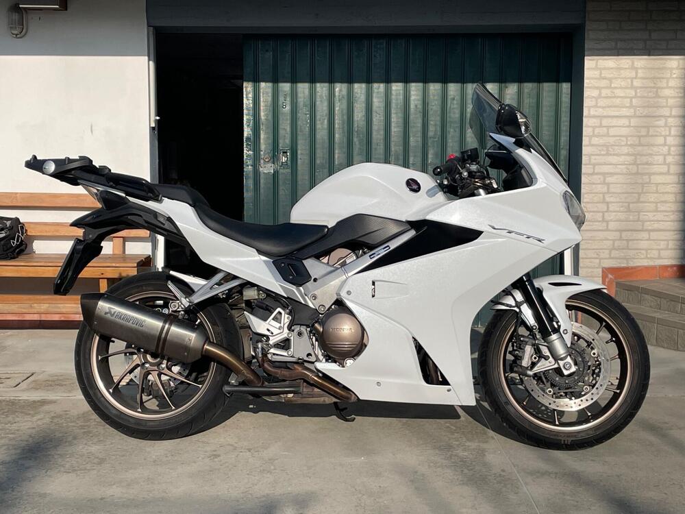 Honda VFR 800 F (2014 - 16) (2)