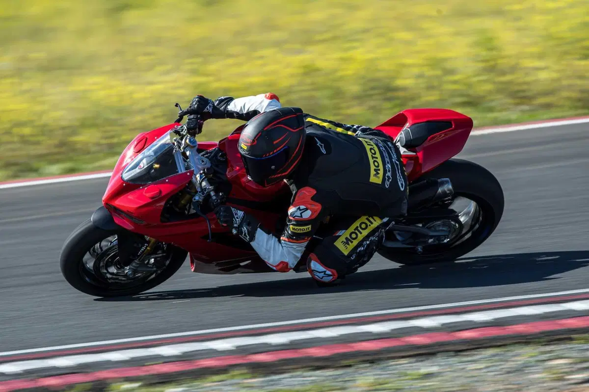 Ducati Panigale V2: meno peso .. meno impegno (28)