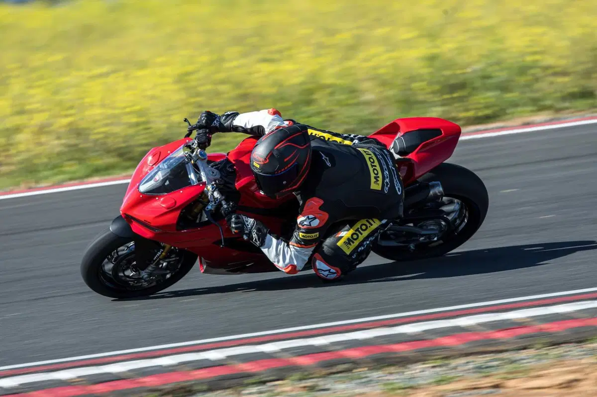 Ducati Panigale V2: meno peso .. meno impegno (29)