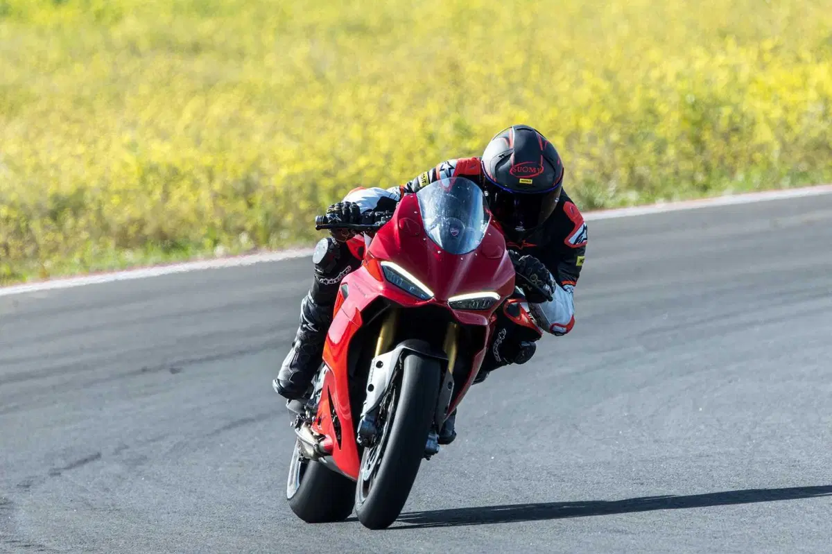 Ducati Panigale V2: meno peso .. meno impegno (30)