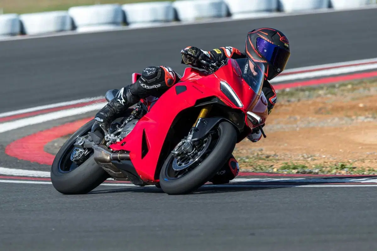 Ducati Panigale V2: meno peso .. meno impegno (31)