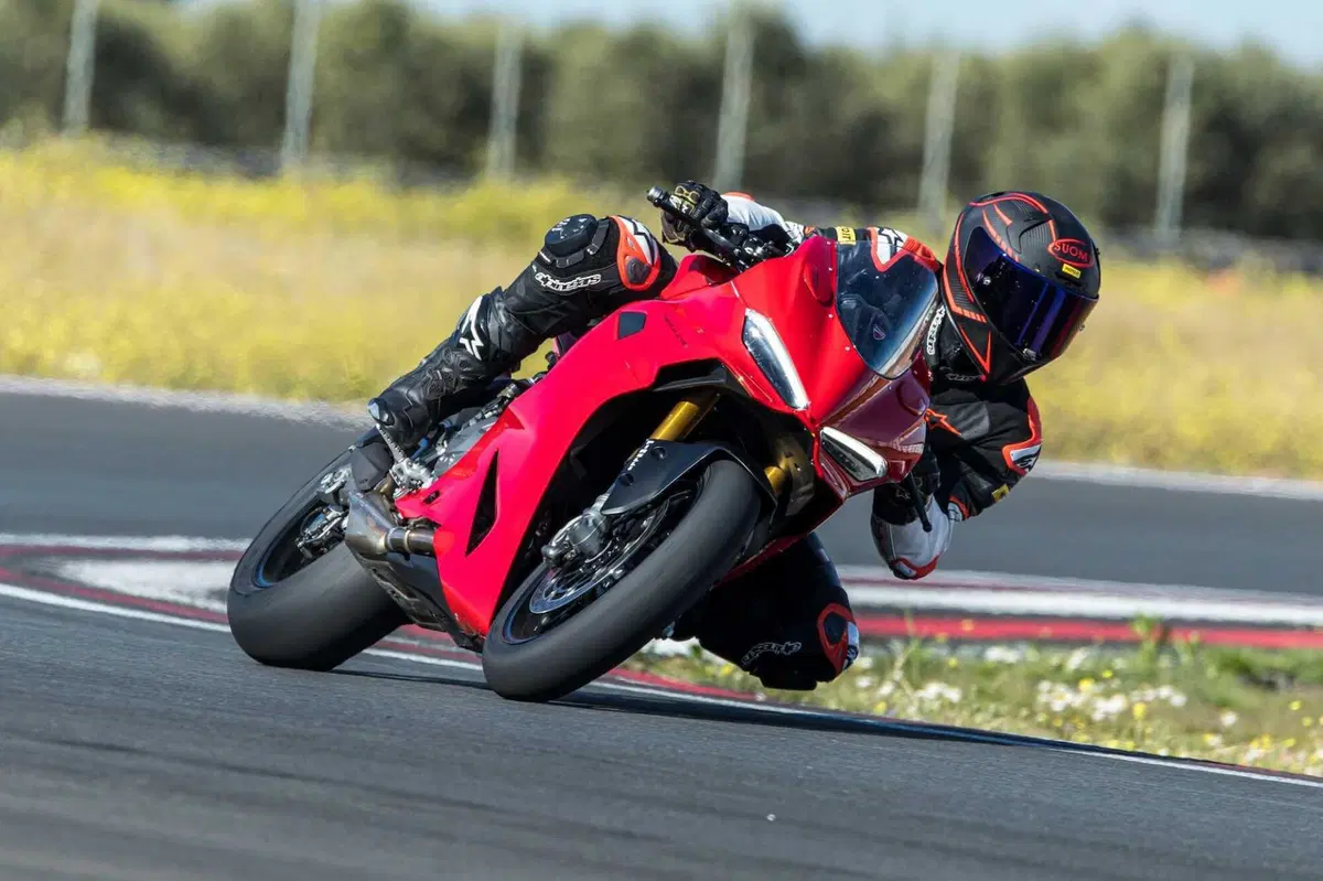 Ducati Panigale V2: meno peso .. meno impegno (32)