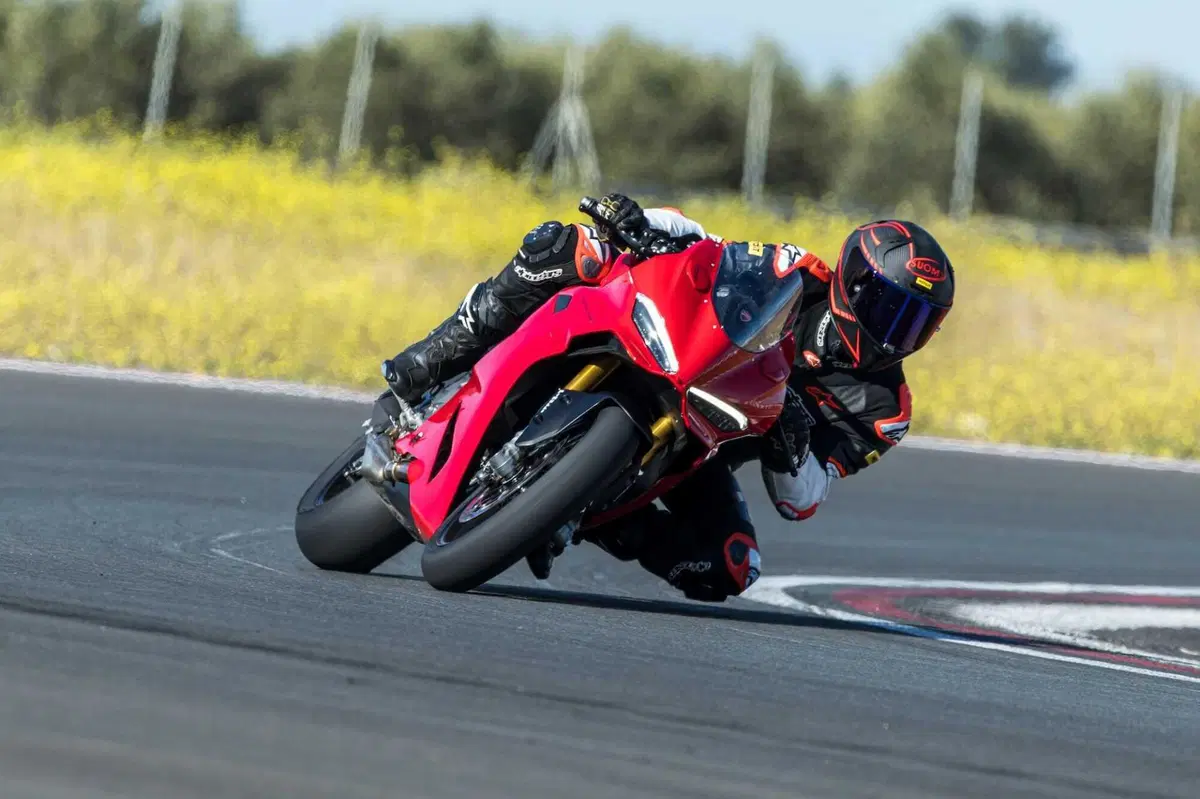 Ducati Panigale V2: meno peso .. meno impegno (33)