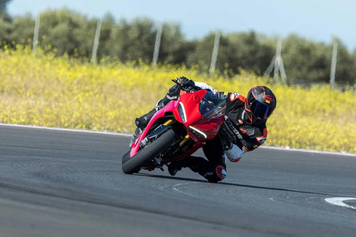 Ducati Panigale V2: meno peso .. meno impegno (34)