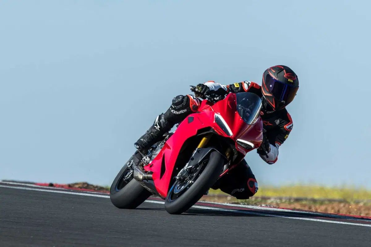 Ducati Panigale V2: meno peso .. meno impegno (35)
