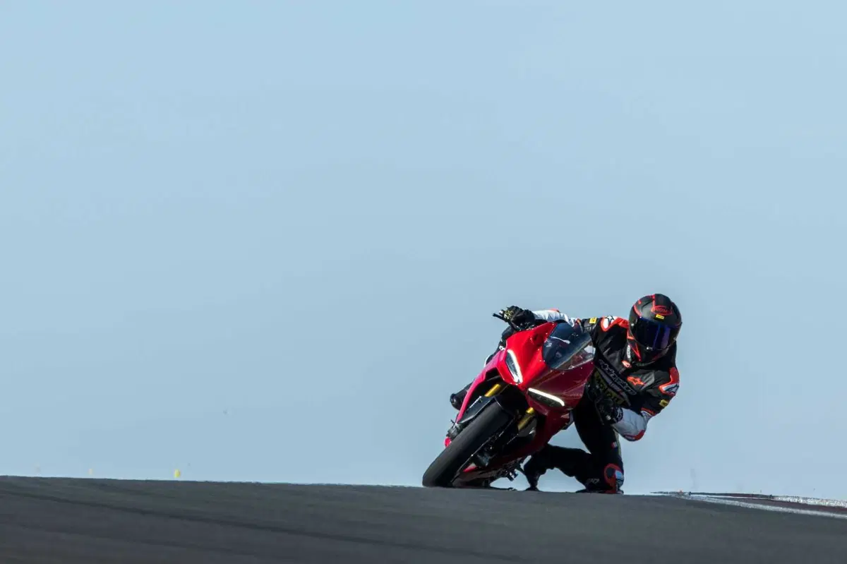 Ducati Panigale V2: meno peso .. meno impegno (36)