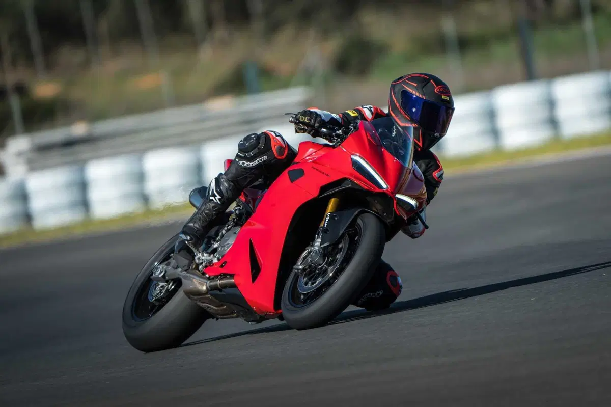 Ducati Panigale V2: meno peso .. meno impegno (40)