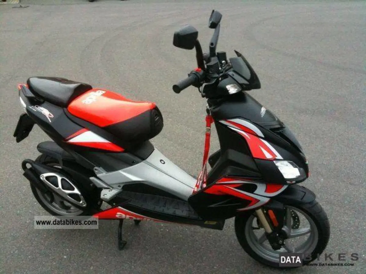 ADESIVI ANTERIORI Aprilia DECALCO SR 50 2008 KIT ANTERIORI (2)