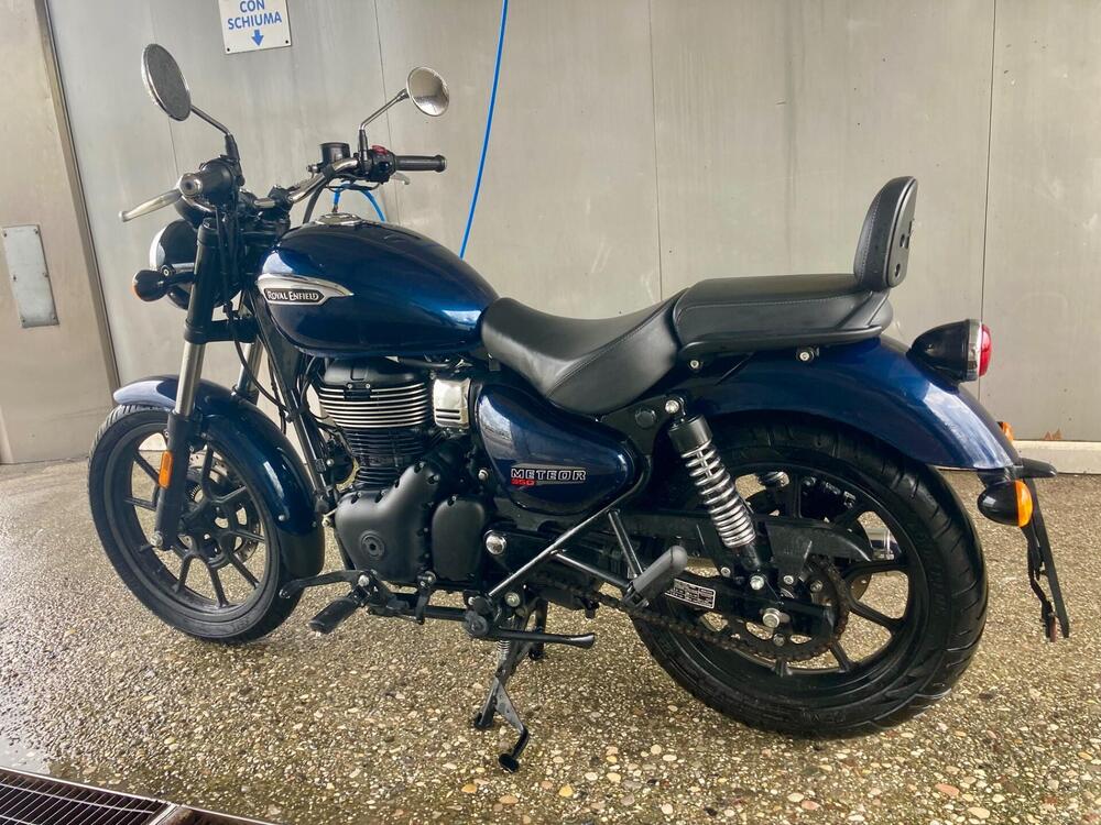 Royal Enfield Meteor 350 Stellar (2021 - 25) (4)