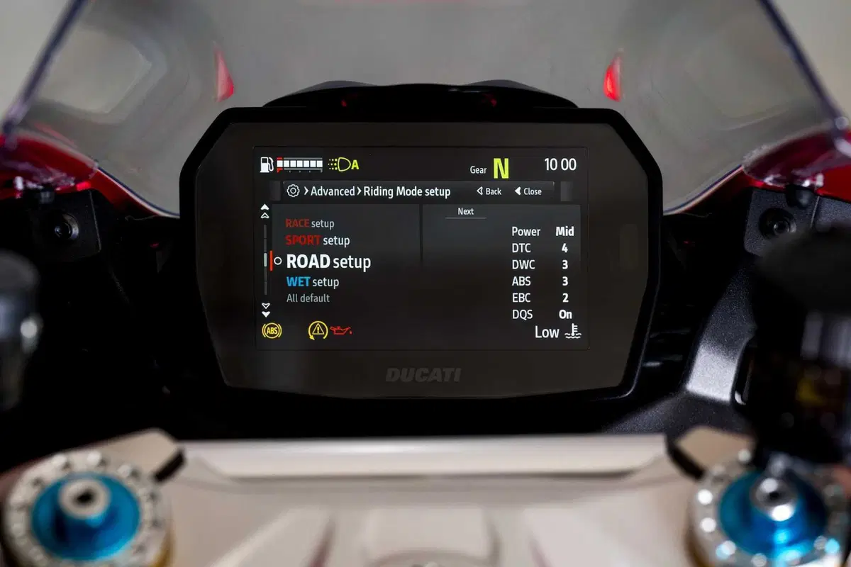 Ducati Panigale V2S: meno peso ... meno impegno (4)