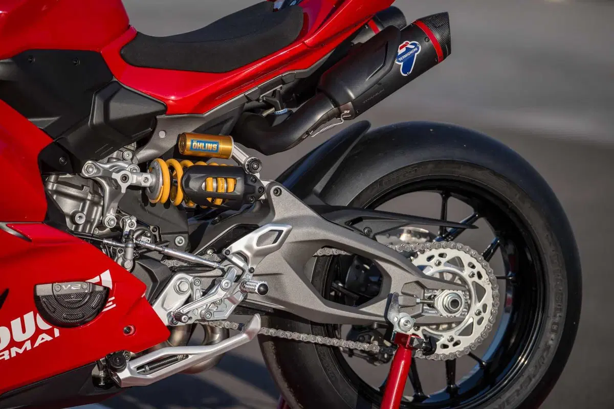 Ducati Panigale V2S: meno peso ... meno impegno