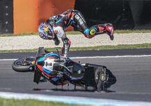 SBK 2025. Nicolò Bulega è il più veloce nei test di Phillip Island. Spettacolare high-side di Toprak [GALLERY e VIDEO]