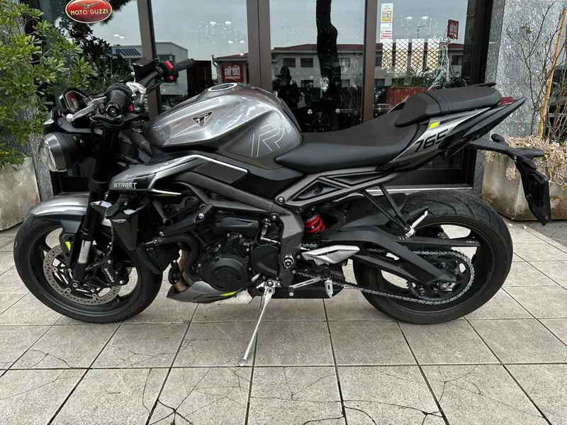 Triumph Street Triple R (2020 - 22) (2)