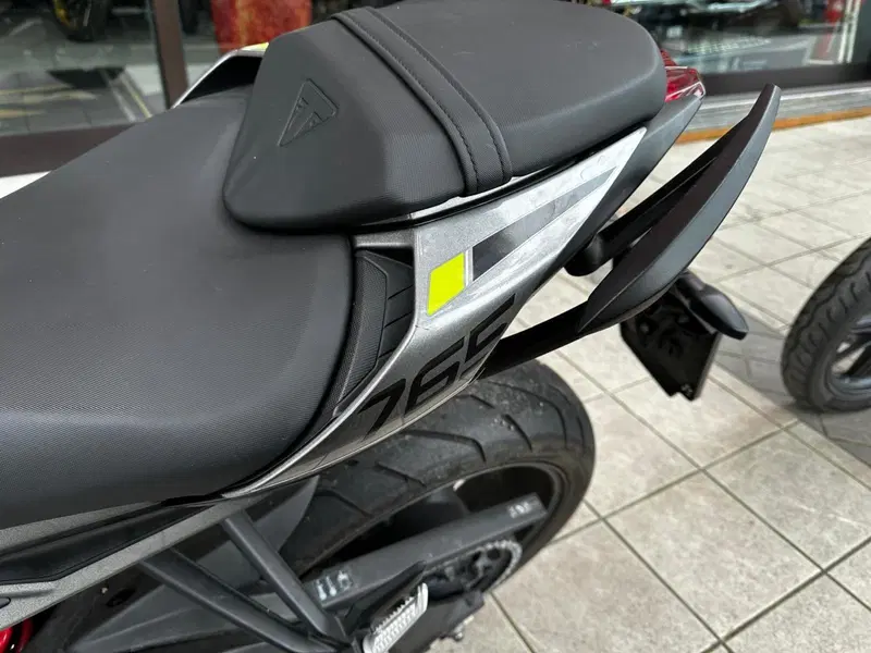 Triumph Street Triple R (2020 - 22) (13)
