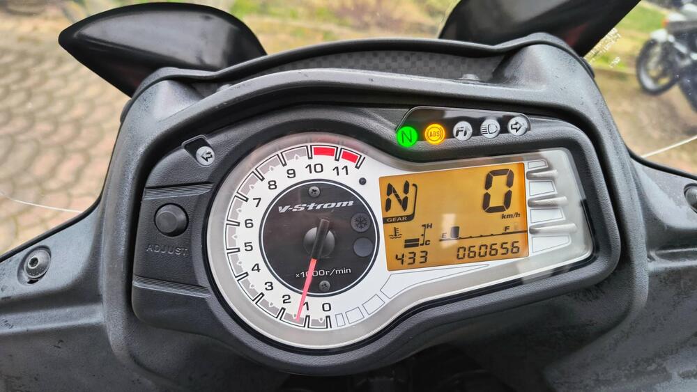 Suzuki V-Strom 650 ABS (2011 - 17) (2)