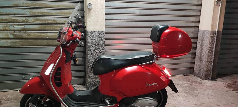 Vespa GTS 300 Hpe (2019) (3)