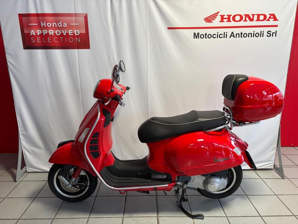 Vespa GTS 300 Super (2008 - 16) (2)